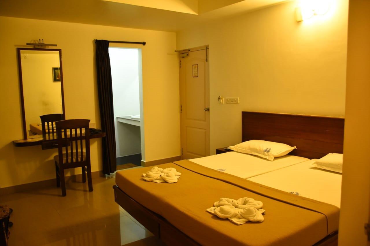 Hotel Palacial Pondi Pondicherry Exterior photo